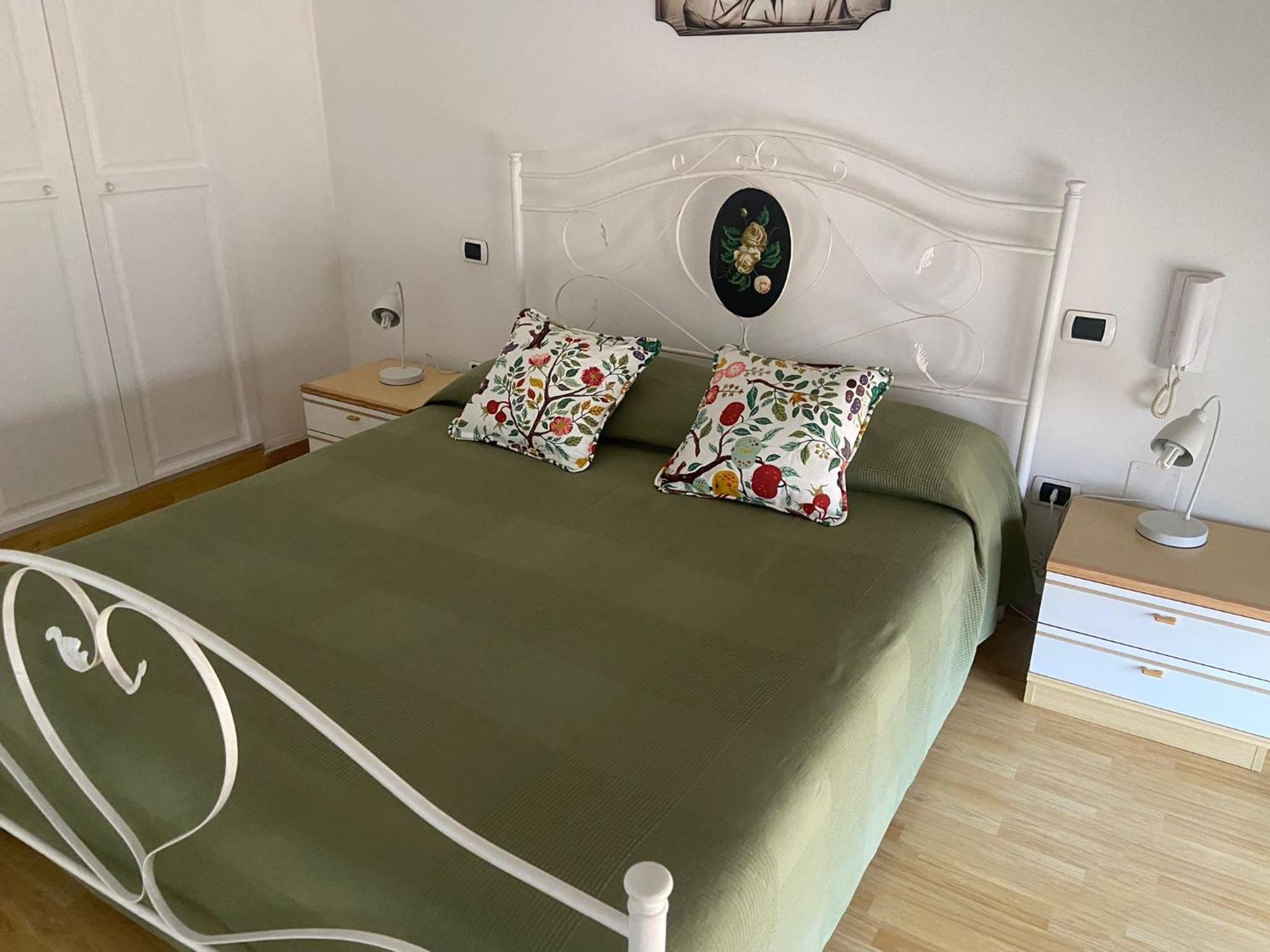 Pm 13A Via Tenente Devenuto Guest House جيوفيناتسو المظهر الخارجي الصورة